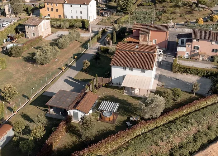 Casa Le Camelie Idromassaggio E Relax Lucca